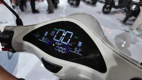 Ini 2 Fitur Pada Indomobil Emotor QT Yang Mudahkan Perempuan