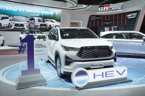 Penjualan Toyota Kijang Innova Zenix vs Reborn di Februari 2026