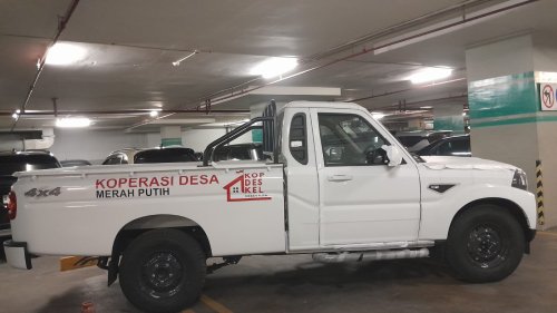 Intip Langsung Mahindra Pik Up 4x4 Cendrawasih Terparkir di Gedung Ini