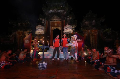 Healing di Bali, Joan Mir dan Luca Marini Takjub Lihat Tari Kecak dan Ogoh-ogoh Raksasa