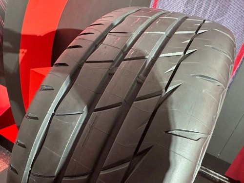 Bisa Tidur Nyenyak, Ternyata Ini Penyebab Ban Mobil Warnanya Hitam