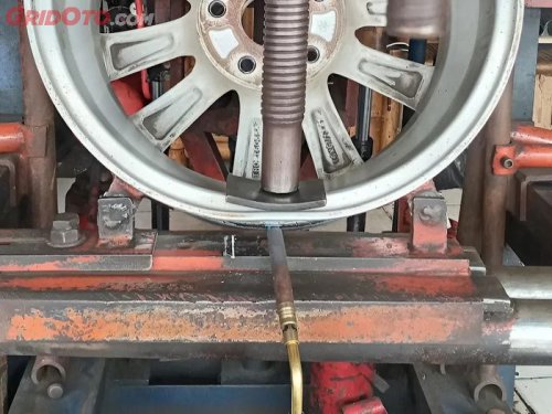 Biaya Servis Pelek Mobil Peang, Retak Sampai Tambah Daging, Ongkos Termurah Segini