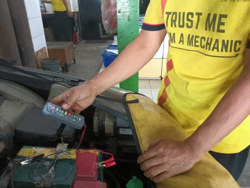 Mesin Mobil Hidup Tapi Aki Tidak Mengisi, Cek Dulu Alternator