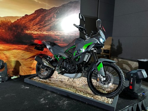 Kawasaki, Lebih Mahal Rp 7 Juta, Ini Perbedaan Kawasaki KLE500 Standard dan SE