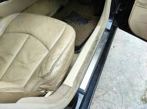 Kulit Jok Mobil Mudah Kering dan Retak? Begini Cara Merawatnya