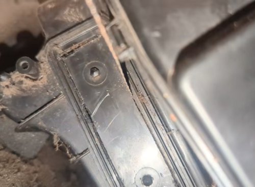 Tips Menjaga Interior Mobil Agar Tidak Cepat Kusam dan Bau Apek