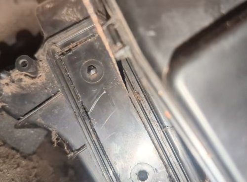 Tips Menjaga Interior Mobil Agar Tidak Cepat Kusam dan Bau Apek