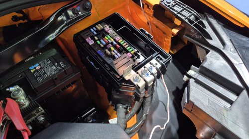 Sekring Mobil Sering Putus? Bisa Jadi Tanda Masalah Kelistrikan