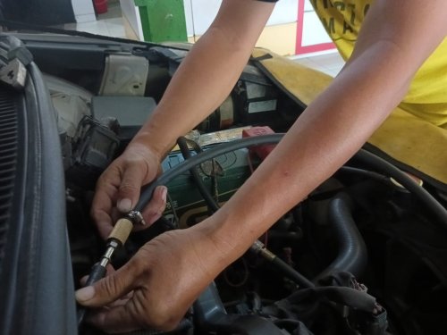 Kenapa AC Mobil Hanya Dingin Saat Jalan? Ketahui Ini Penyebabnya!