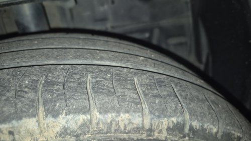 Ban Mobil Aus Tidak Merata? Coba Rotasi Ban Bisa Jadi Solusinya