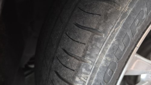 Cara Mengetahui Arah Rotasi Ban Mobil Agar Tidak Salah Pasang