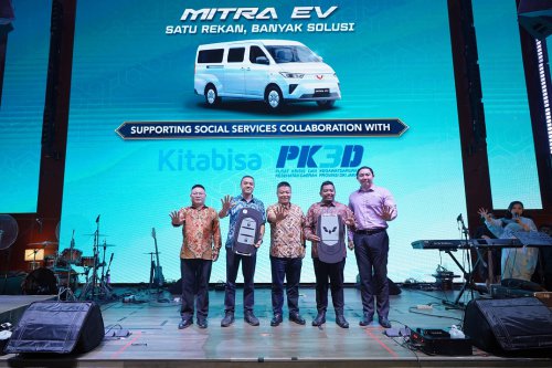 Wuling Donasikan Dua Mitra EV, Buktikan Mobil Listrik Siap Jadi Ambulans dan Mobil Jenazah