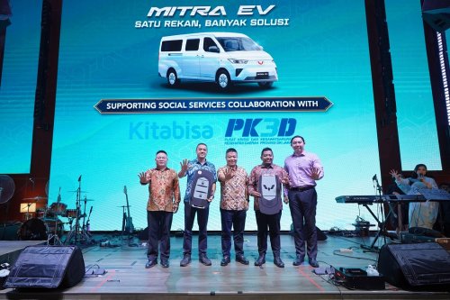 Wuling, Wuling Donasikan Dua Mitra EV, Buktikan Mobil Listrik Siap Jadi Ambulans dan Mobil Jenazah