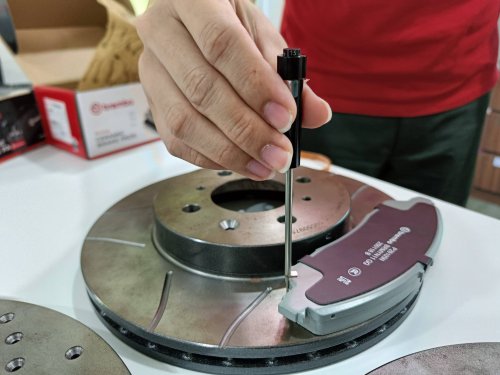 Mengetahui Ketebalan Kampas Rem Cakram Mobil, Bisa Pakai Alat ini