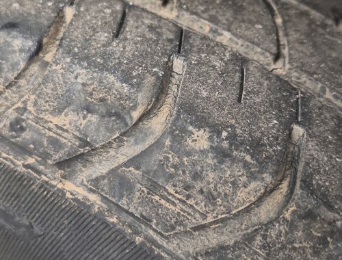 Ban Mobil Aus dan Tidak Merata? Cek Tanda ini Lihat Kondisinya