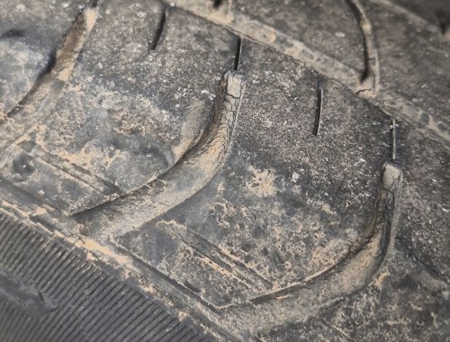 Ban Mobil Aus dan Tidak Merata? Cek Tanda ini Lihat Kondisinya