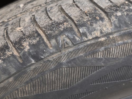 Ban Mobil Aus dan Tidak Merata? Cek Tanda ini Lihat Kondisinya