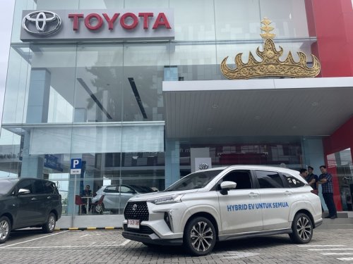 Konsumen Cari Mobil Irit, Toyota Akui Penjualan Mobil Hybrid Meningkat