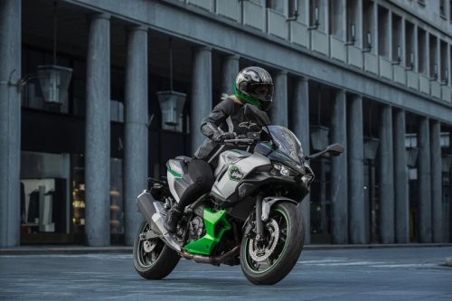 Kawasaki, Kawasaki Z7 dan Ninja 7 Hybrid Kini Makin Pintar, Bisa Pindah Mode EV di Kecepatan 60 Km/jam