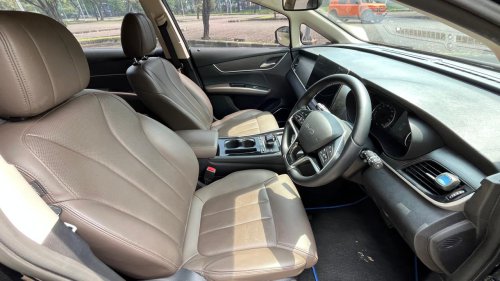 BYD, Tes BYD M6 di Parade Chindo, MPV Listrik Keluarga yang Fun to Drive