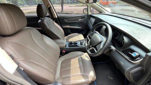 BYD, Tes BYD M6 di Parade Chindo, MPV Listrik Keluarga yang Fun to Drive