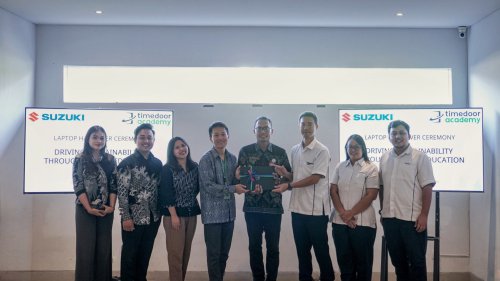 Suzuki Donasikan 25 Laptop ke Timedoor Academy, Bakal Dibagikan ke Siswa Untuk Belajar Coding dan AI