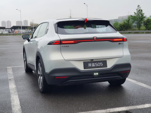 Pakai Teknologi REEV, Seasyik Ini Nyetir Changan Deepal S05 di Tiongkok