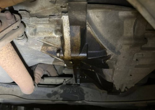 Oli Mesin Menetes Saat Mobil Parkir, Bisa Jadi Seal Mulai Aus