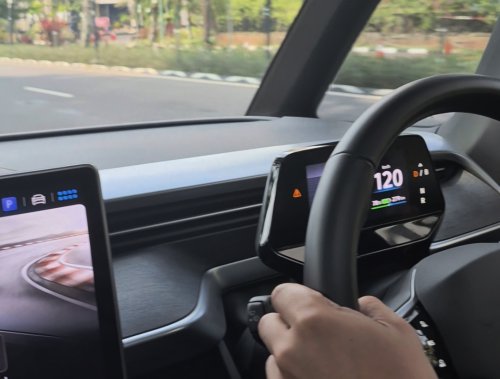 Benarkah Kecepatan Tinggi Bisa Bikin Konsumsi BBM Mobil Lebih Boros?