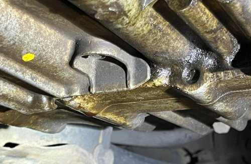 Oli Mobil Rembes Halus Sering Tidak Disadari, Ini Titik Rawan