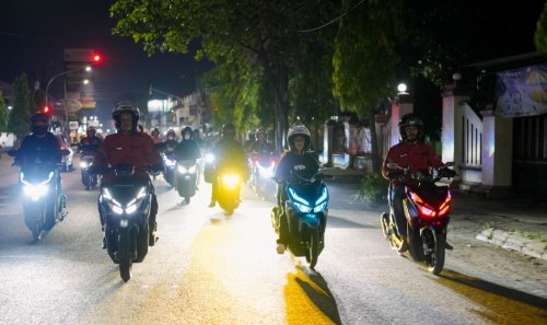 Berasa Dugem! Ratusan Honda Vario Kompak Bikin Gemerlap Jalanan Solo