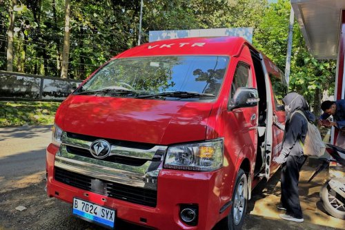 Uji Coba Toyota HiAce Listrik Bertransmisi Matik di Semarang, Wira-wiri Antar Penumpang Gratis 3 Bulan