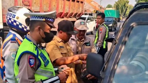 Tak Cuma Tilang! Operasi Gabungan di Pasuruan Tawarkan Bayar Pajak Instan