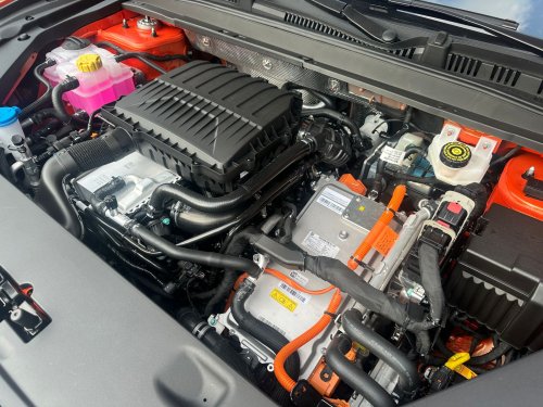 Lepas L6 PHEV Global Journey Digelar, Uji Mobil Hingga Ratusan Km
