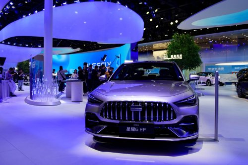 Beijing Auto Show 2026, Geely Pamer Mesin Hybrid Tembus 45 Km/L