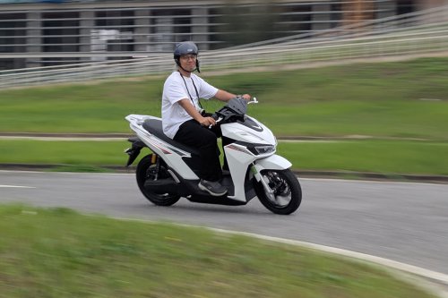 VinFast, Begini Rasanya VinFast Viper, Nikung Halus, Nanjak Bertenaga