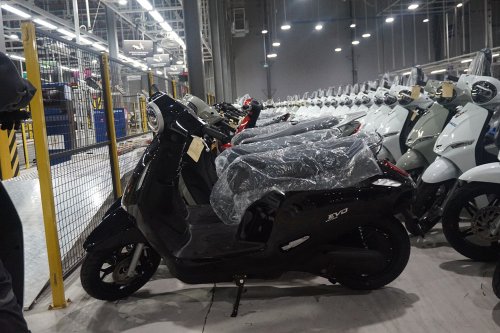 Mirip Vespa Listrik Jarak Tempuhnya Jauh, Kenalan Yuk Sama VinFast Evo
