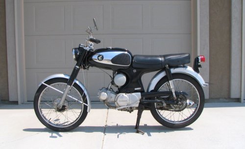 Satu Bikinan Jepang Satunya Lokal, Ini Perbedaan Honda S90 dan S90Z