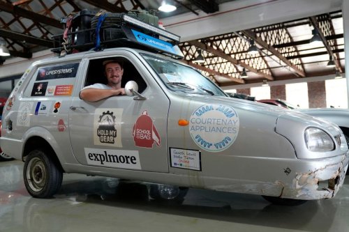 Dua Bule Ini Kelewat Nekat, Overland 22.500 Km Naik Mobil Roda Tiga Reliant Robin 65 Lintasi 22 Negara