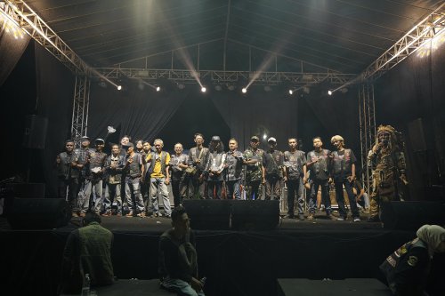 Budhal Tok!!! Perayaan 44 Tahun PEMUDI'S Jadi Lautan Besi Tua di Benteng Kedung Cowek