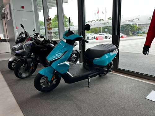 GAC, GAC Ternyata Enggak Hanya Bikin Mobil Listrik, Mereka Juga Bikin Motor
