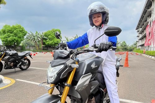 Sering Dianggap Sepele, Outfit Ini Bisa Membahayakan Perempuan Saat Motoran