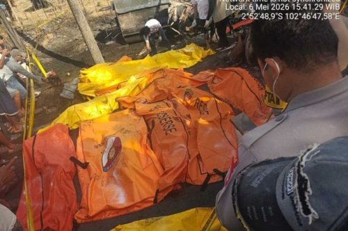 Bus ALS Hajar Truk Tangki di Jalur Lintas Tengah Sumatera, 16 Tewas