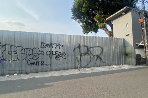 Dikira Warga Sekitar Dealer, Gudang Ribuan Motor Ilegal di Jaksel Kini Tertutup Rapat Pagar Seng