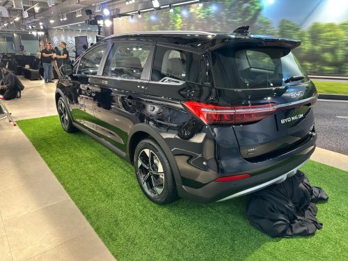 BYD, BYD M6 DM Meluncur di Indonesia, Pertama Pakai Teknologi PHEV