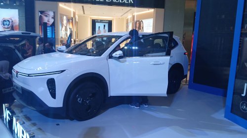 VinFast, VinFast VF 7, Diskon Rp 16 Juta Untuk 2.000 Pertama Pembeli Vinfast VF MPV 7