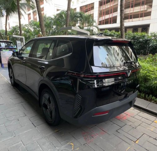 VinFast, VinFast VF 7, Vinfast VF MPV 7 Rakitan Subang Diluncurkan, Harganya Segini