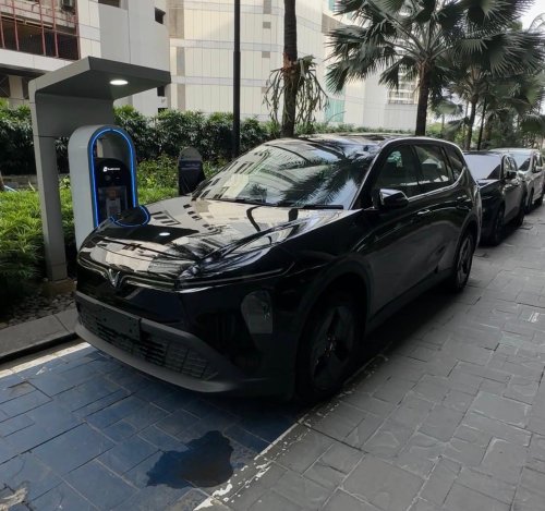 VinFast, VinFast VF 7, Vinfast VF MPV 7 Rakitan Subang Diluncurkan, Harganya Segini