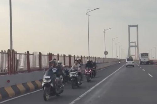 Segerombol Pengendara Motor Panik di Jembatan Suramadu, Putar Balik Lawan Arah Gegara Lihat Sesuatu
