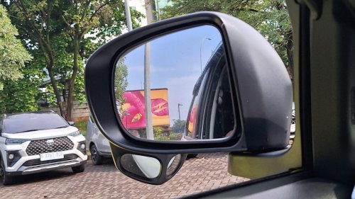 Mudahkan Perempuan, Ini Fungsi Kaca Kecil Di Spion Rocky Hybrid